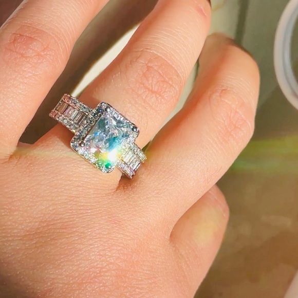 3 Carats Moissanite
Gemstone S925 Silver ring - Picture 6 of 6